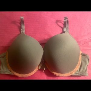 Beautiful push-up bra 34B